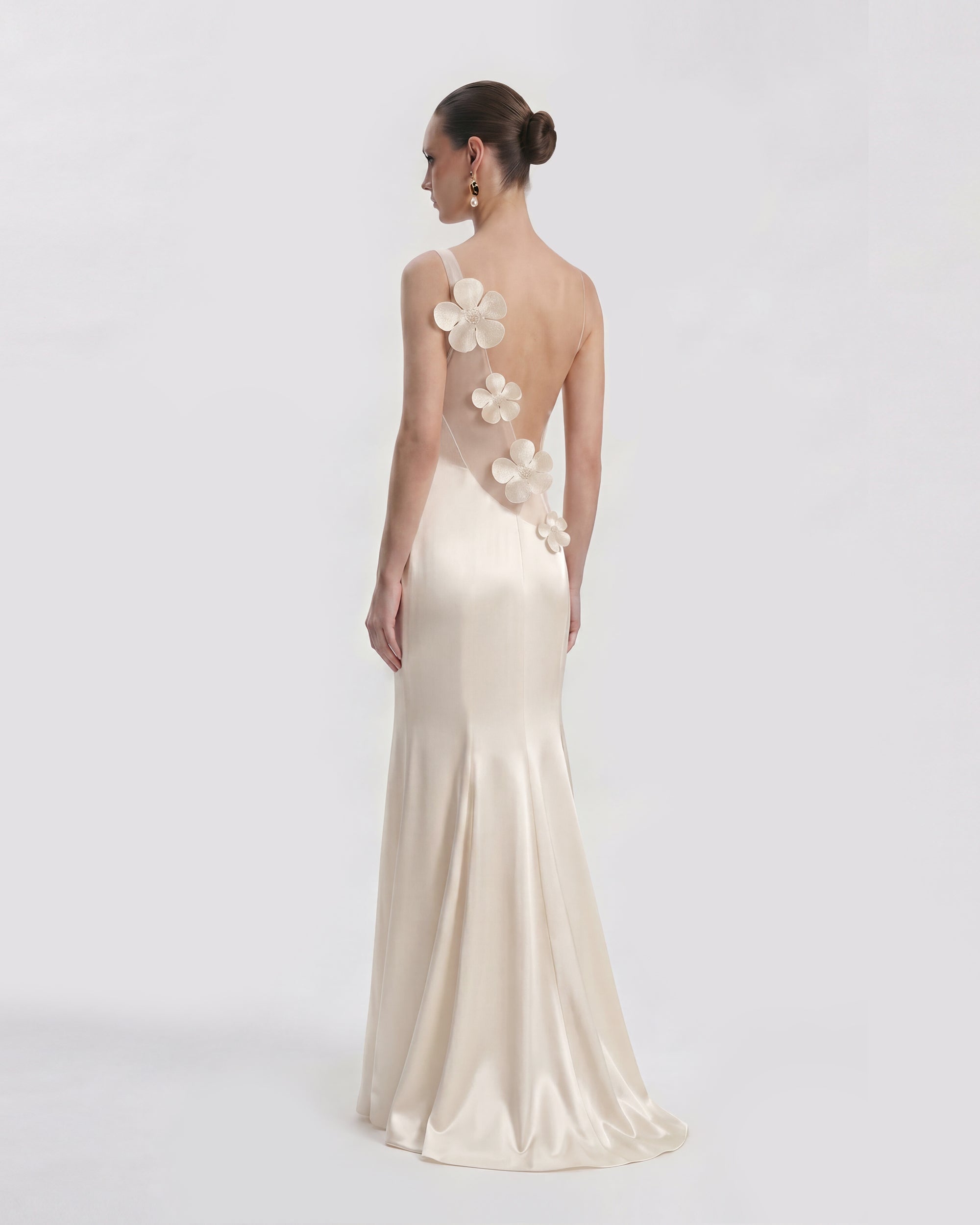 Floral Appliqu Asymmetric Open Back Maxi Dress - Ivory | JW PEI Floral Appliqu Asymmetric Open Back Maxi Dress - Ivory | JW PEI
