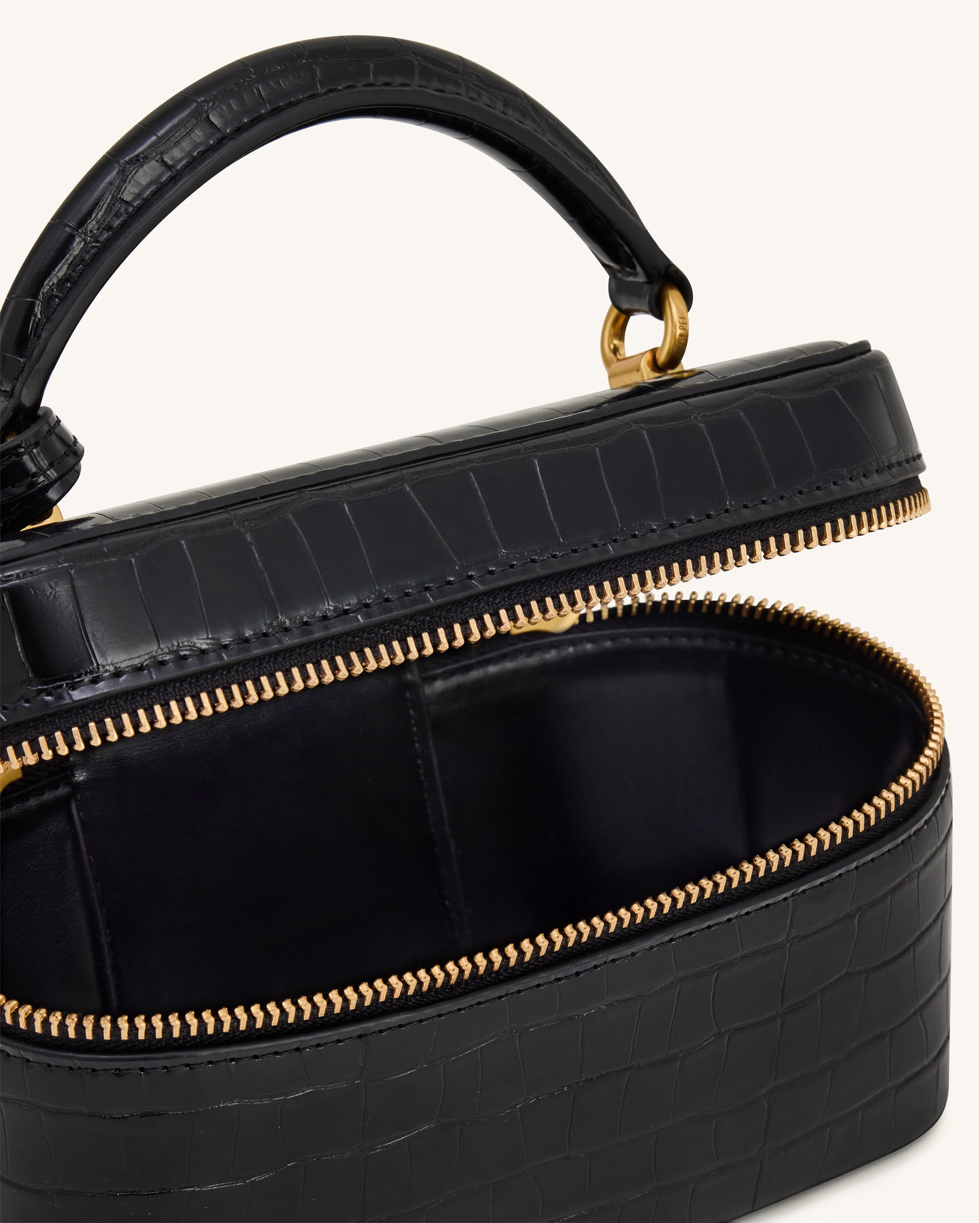 リバティ　スクエアポーチ　コー•アンド•エイト　ブラック Cleo Box Shape Top Handle Bag - Black Croc | JW PEI