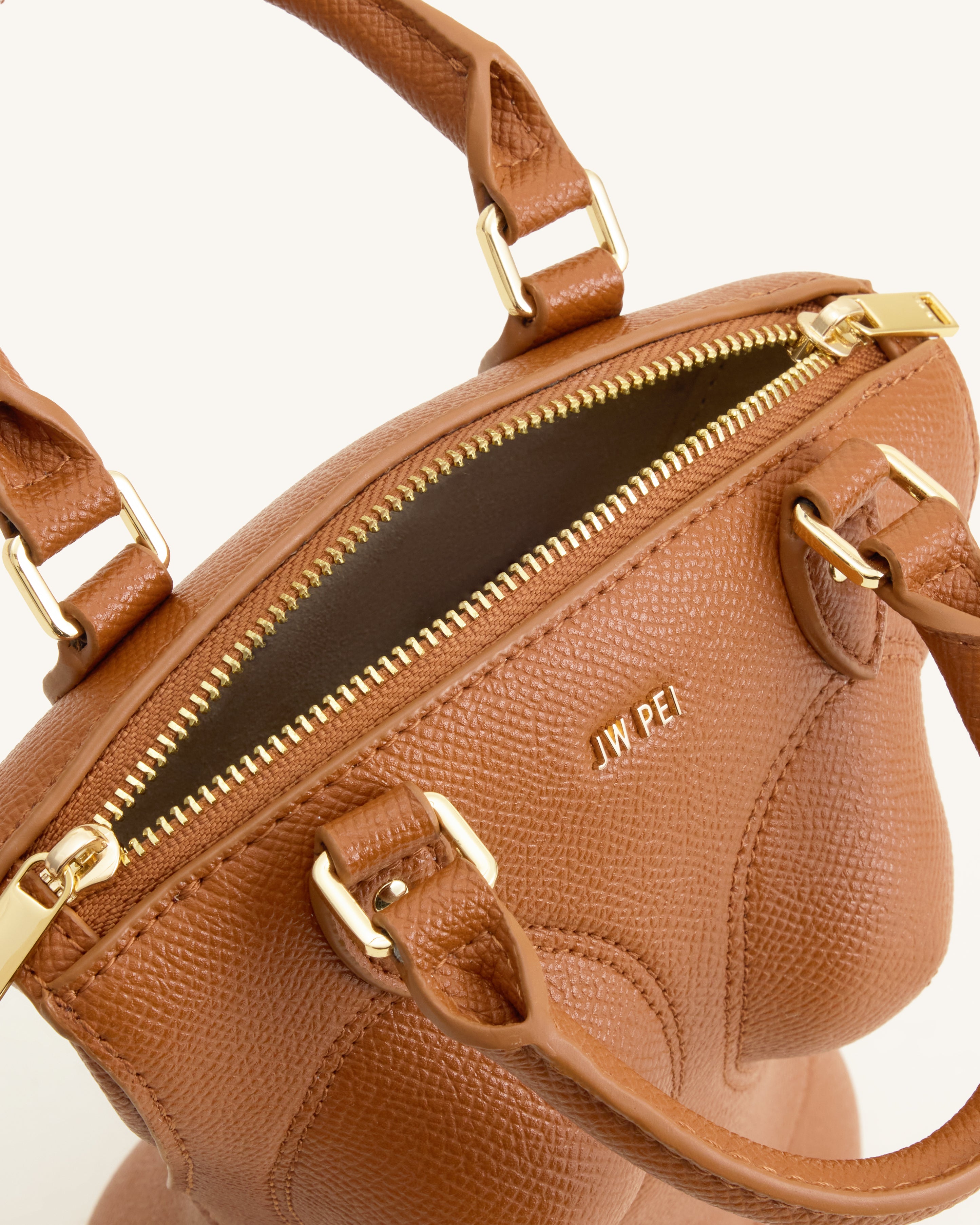 ぽぅぽぅ　804550 Tara Sculpted Handle Bag - Brown | JW PEI