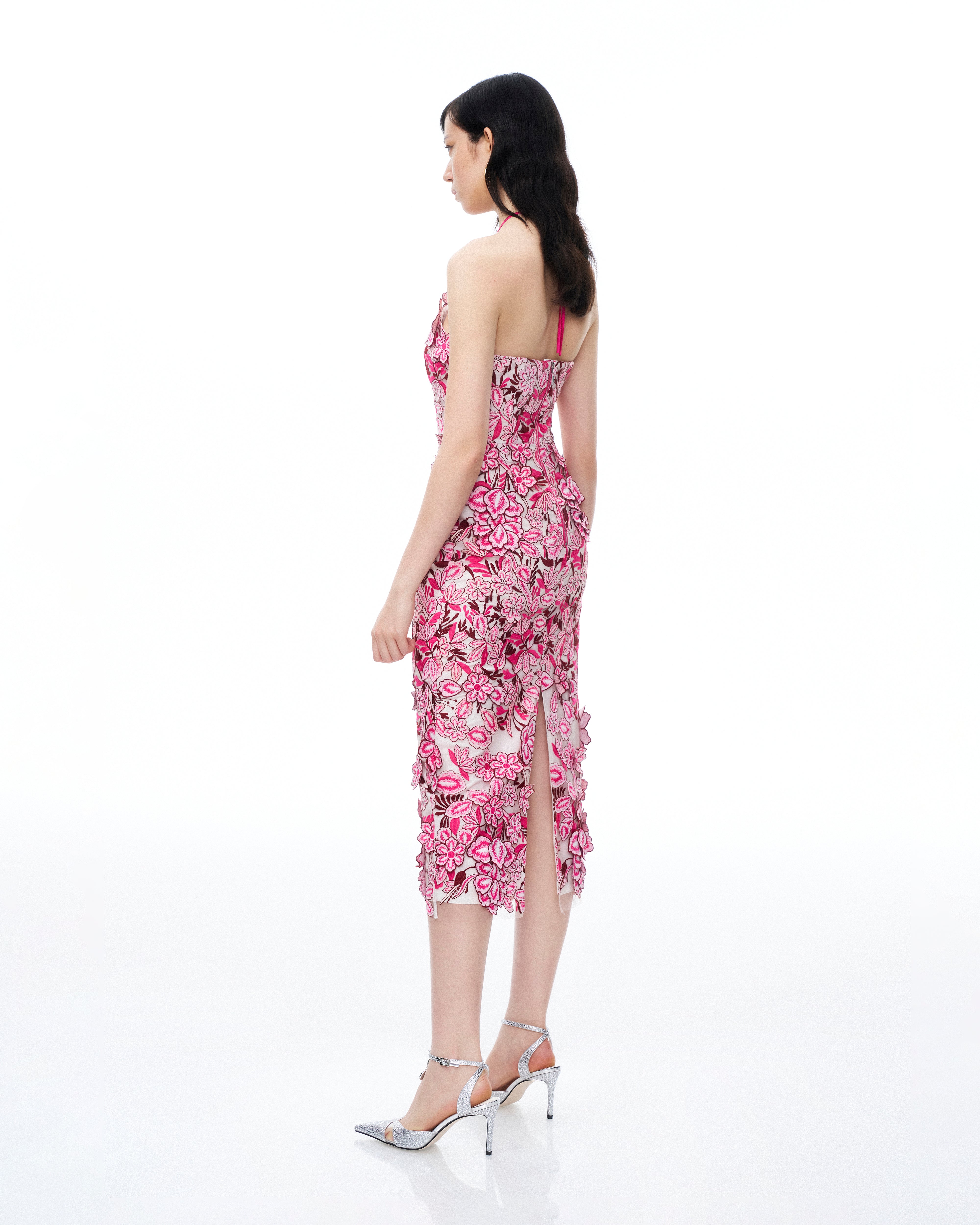 Flower Embroidery Halterneck Dres ミストレアス Fiora Halter Neck Floral Embroidered Maxi Dress - Rose Red | JW PEI