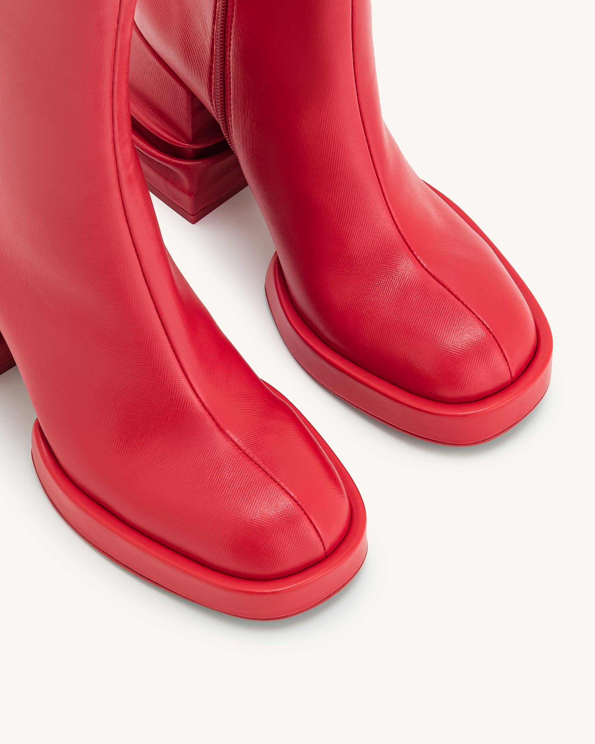JW PEI Saylor プラットフォーム ブーツ ソリッドカラー Saylor Round Toe Platform Ankle Boots - Red | JW PEI