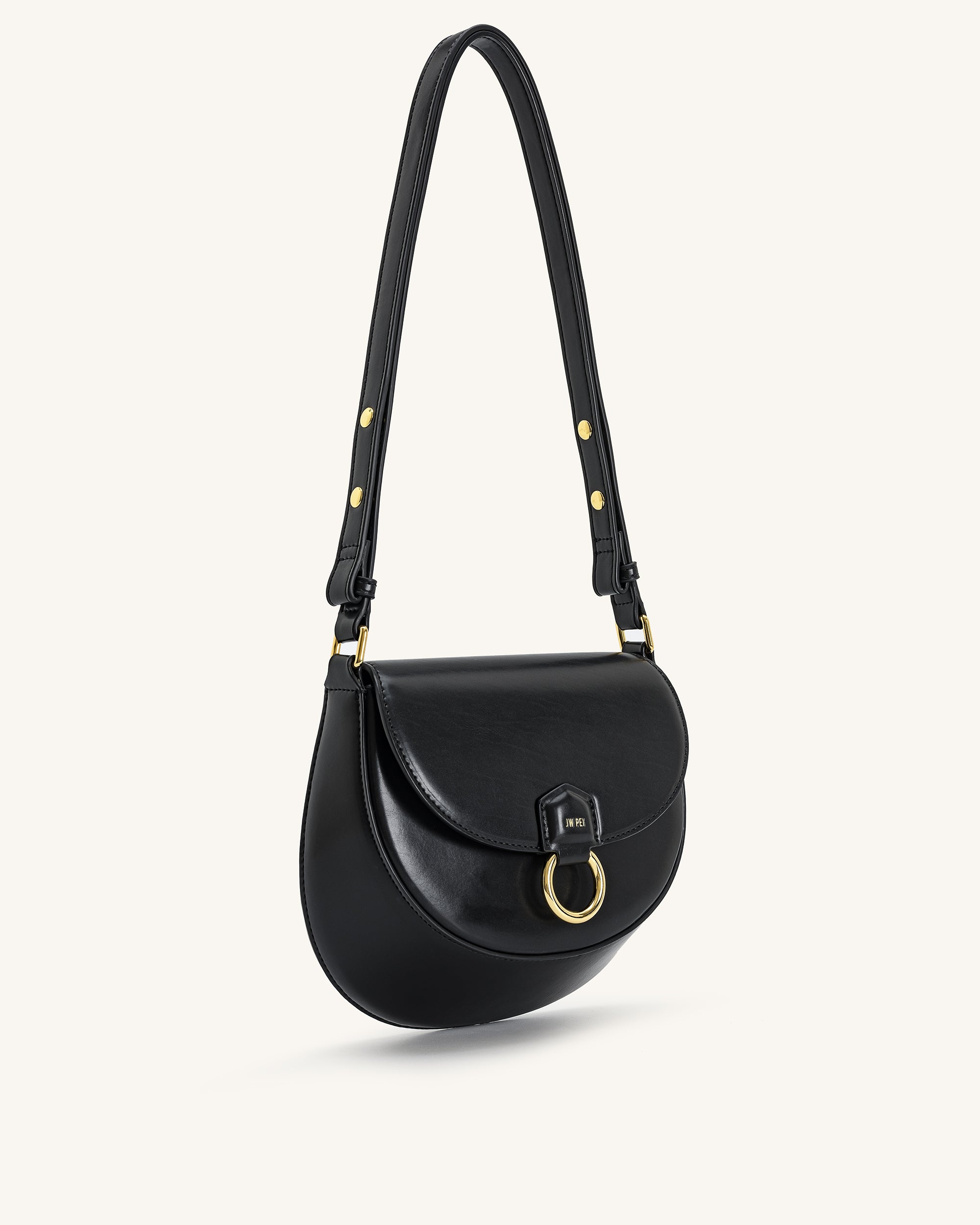 DIANA ビジュー付き黒ショルダーバッグ Diana Ring Flap Saddle Bag - Black | JW PEI