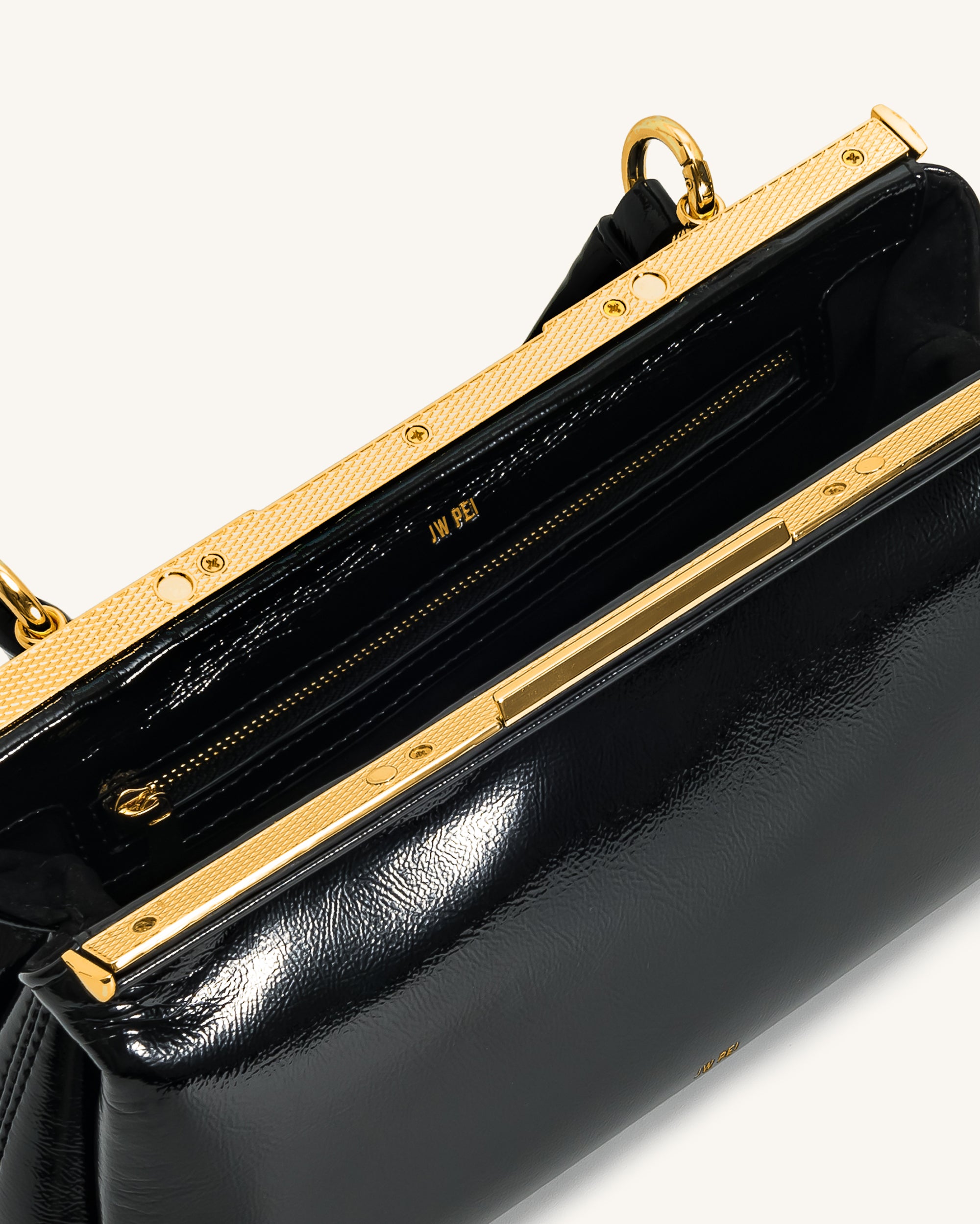 関税・送料込 JWPEI Danna トップハンドルバッグ Danna Top Handle Bag - Black | JW PEI