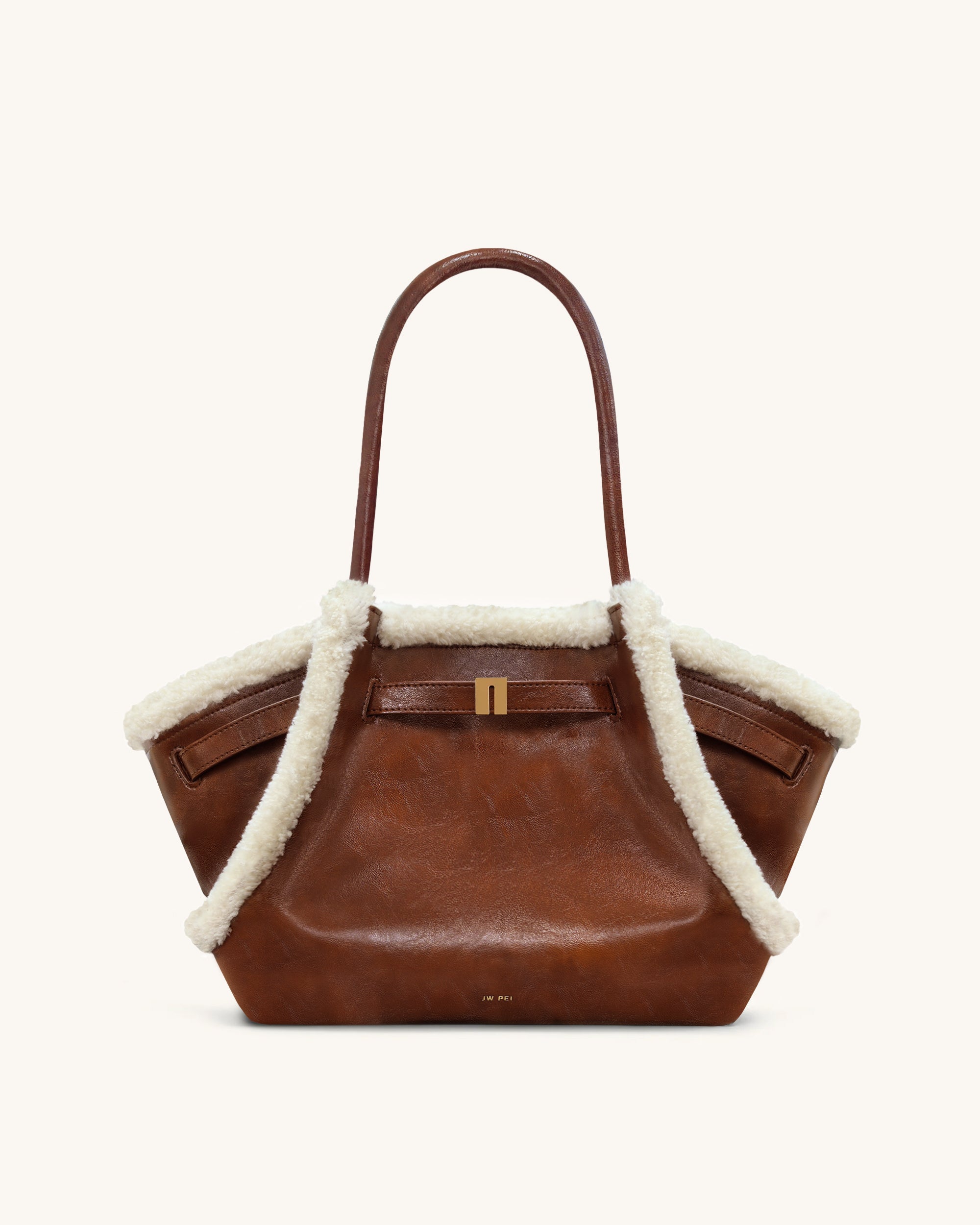 JW PEI Hana ミディアムトートバッグ - ダークブラウン Hana Medium Faux Shearling Trim Tote Bag - Brown | JW PEI