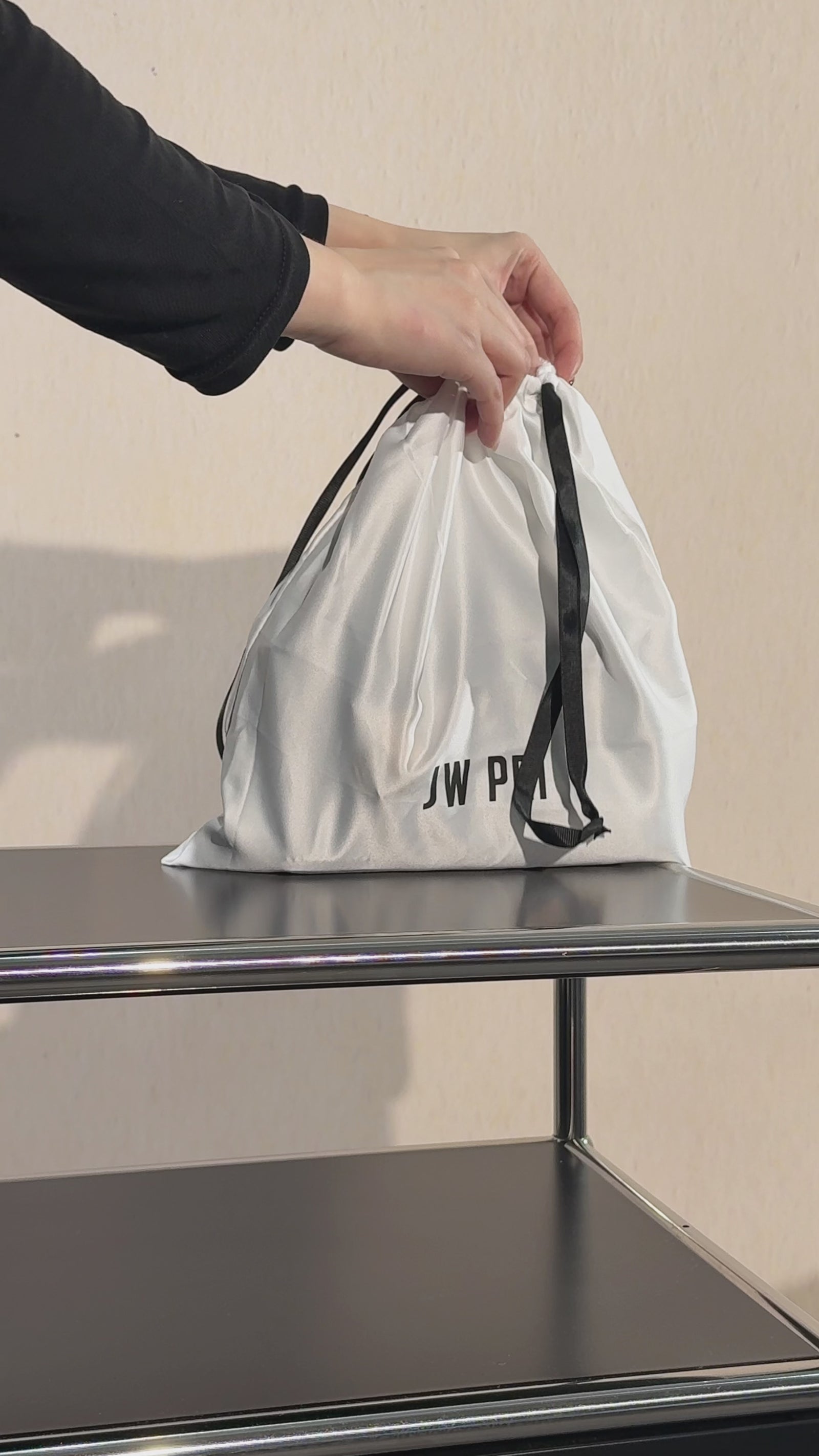 jwpei カゴショルダーバッグ Cleo Artificial Crystal Box Shape Top Handle Bag - Black | JW PEI